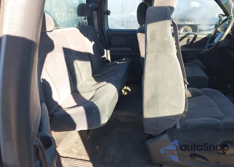 2000 Chevrolet Silverado 1500 z USA, uszkodzony, nr VIN 1GCEK19T7YZ340384